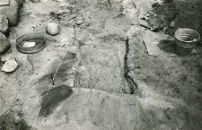 Grób 4-88, wkop grobowy, zarysy trumny