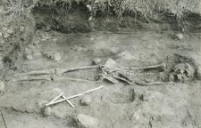 Grób 2-88, pochówek - szkielet, we wkopie grobowym