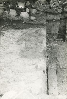 Grave 1-85, coffin countour