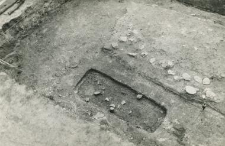 Fundament wieży i grób 4-59, wkop grobowy