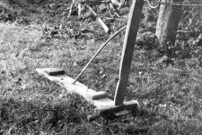 Device for plaiting holters