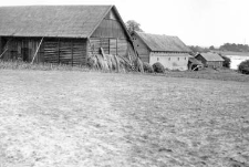 A barn with four threshing floors