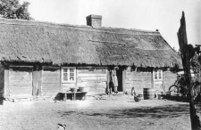 Post-and-plank cottage