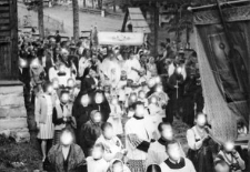 A procession, a folk outfit