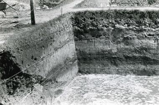 Corner of the northern and eastern profiles of the trench