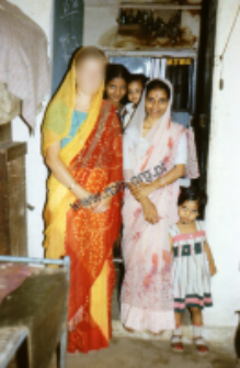 Mother with her daughters, Rajasthan (Iconographic document)