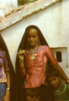 Portrait of a woman with a child, kachchi rabari (Iconographic document)