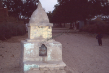 Kapliczka hinduistyczna na pustyni Thar (Dokument ikonograficzny)