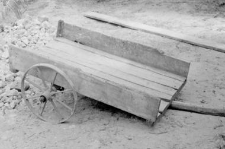Manually pulled cart