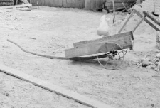 Manually pulled cart