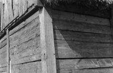 A setting of an eaves in a post-and-plank barn