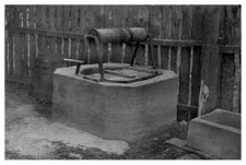 A well with a crankshaft