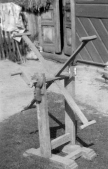 A niddy noddy on the crank