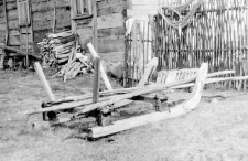 Two-piece sleigh