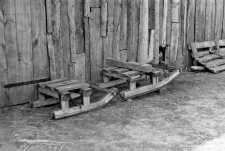 Two-piece sleigh