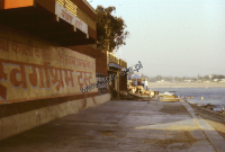 Brzeg rzeki Ganges w Riszikesz (Dokument ikonograficzny)
