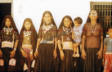 Portret kobiet i dzieci, kachchi rabari (Dokument ikonograficzny)