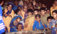 Kobieta i dzieci z plemienia Mallikani Jat, Sindh (Dokument ikonograficzny)