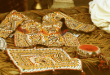Wyroby tekstylne pasterzy kachchi rabari (Dokument ikonograficzny)
