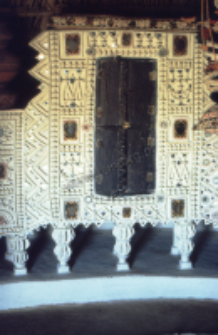 Wnętrze wiejskiej chaty, pasterze kachchi rabari (Dokument ikonograficzny)