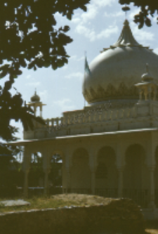 The tomb of a Muslim saint (pir) (Iconographic document)