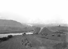 Piekary, powiat Krak&oacute;w : widok na dolinę Wisły ze stanowiskami Piekary I i II